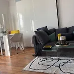 Cosy Studio Eiffel Tower